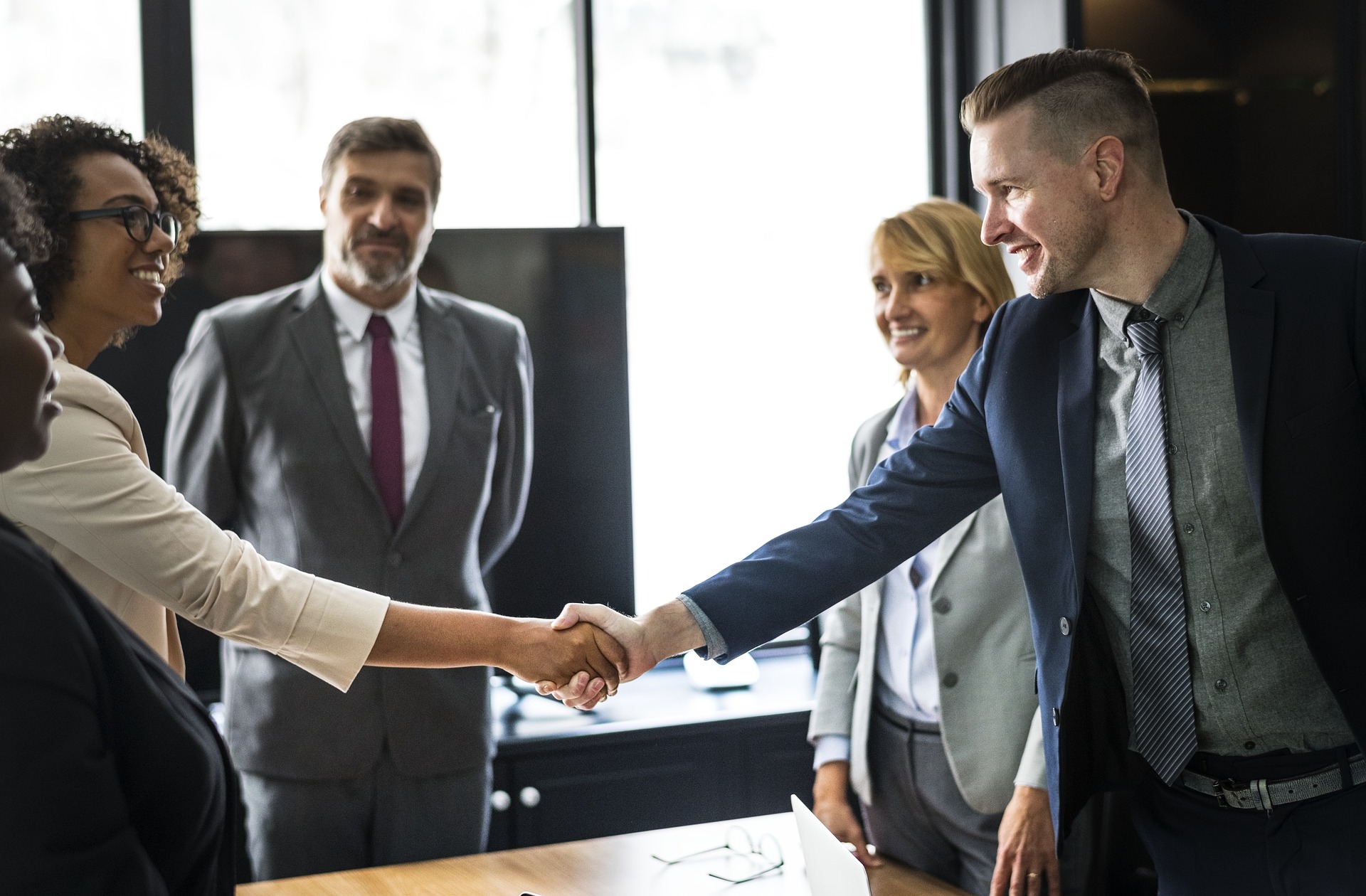 企業がIndeedで派遣スタッフを確保!利用するメリットとは?
